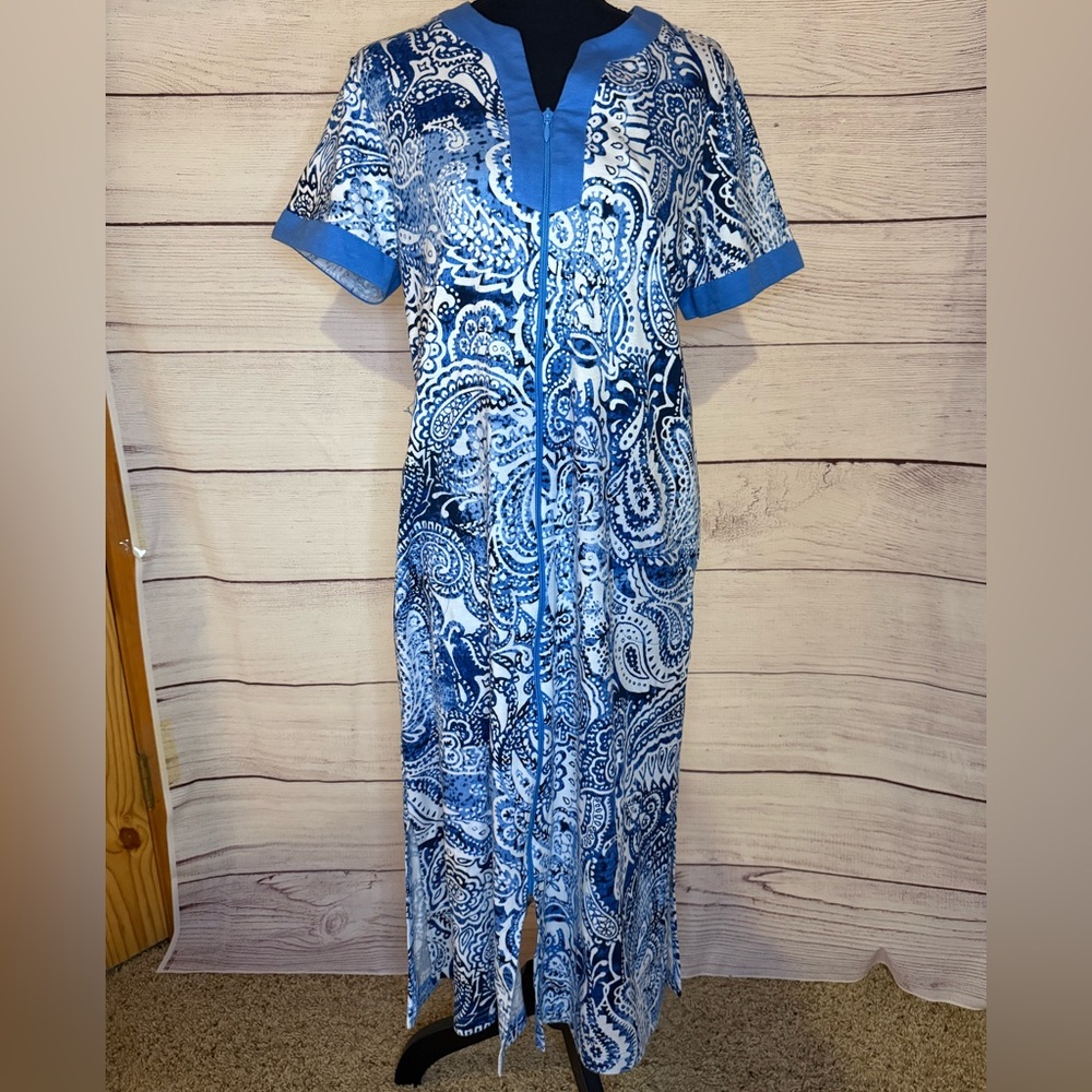 LIKE NEW front-zip midi length petite blue and white muumuu
